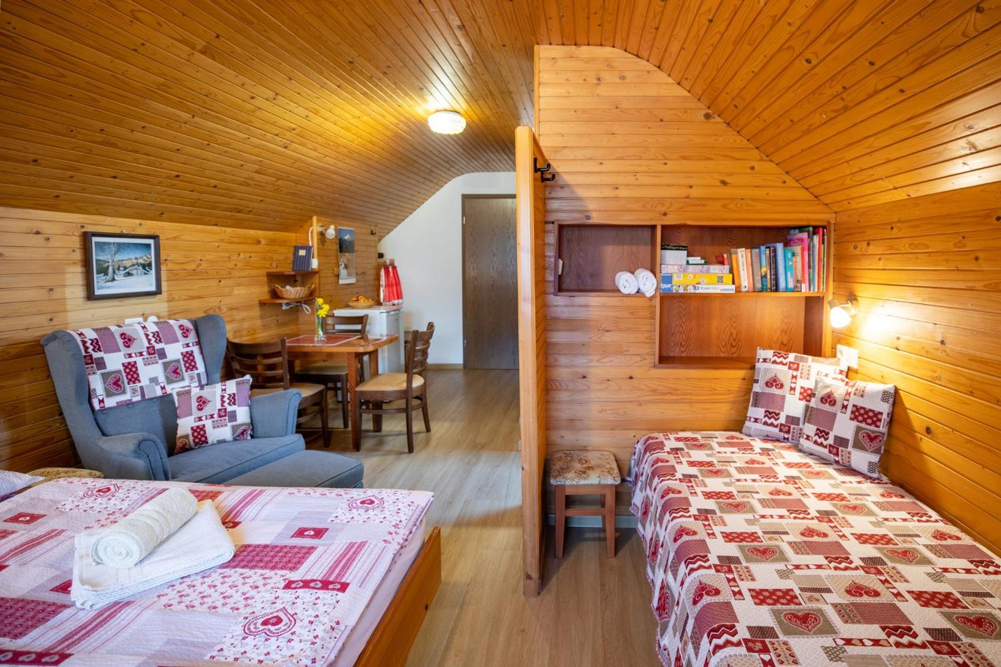 Apartmaji Prezelj ボーヒニ エクステリア 写真
